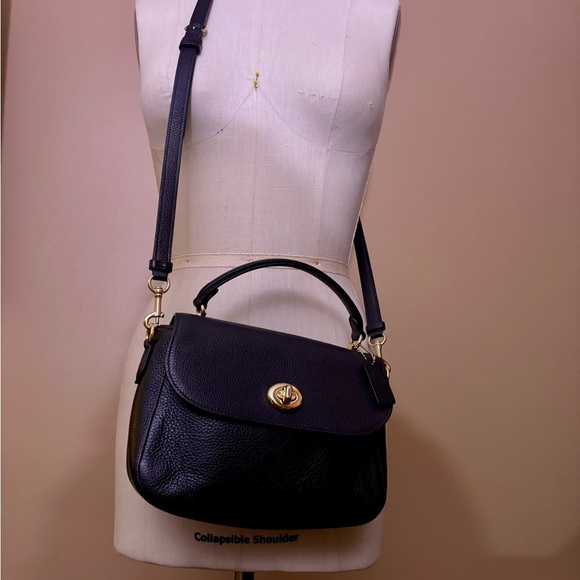 Classic Coach Crossbody Handbag - Picture 9 of 13